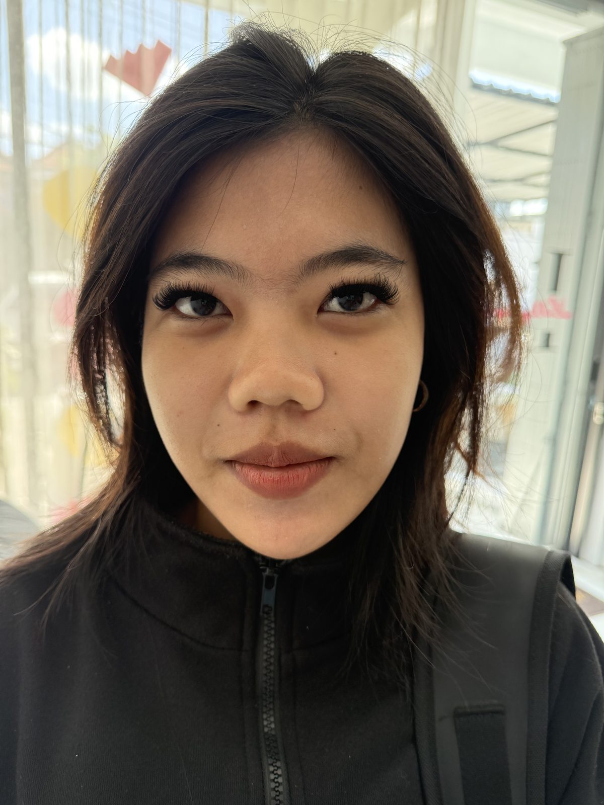 Classic eyelash extension pada klien di Lollygagss Studio, Kerobokan